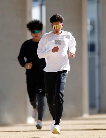 ダッシュを繰り返す今朝丸（撮影・西田忠信）