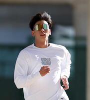 　ダッシュを繰り返す今朝丸（撮影・西田忠信）