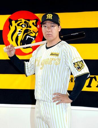 阪神「伝統×王者」金色のチャンピオンユニ発表！ ホーム＆聖地開幕のみ使用　大山連覇へ「また来年、着られるように」