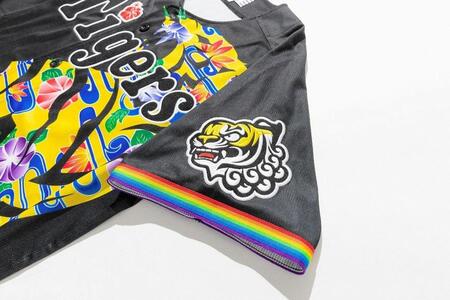 国際通りデザインユニフォーム袖（球団提供）