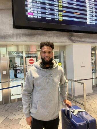 到着したスタンリー・コンスエグラ（球団提供）