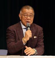 トークショーを盛り上げる掛布雅之ＯＢ会長（撮影・中田匡峻）