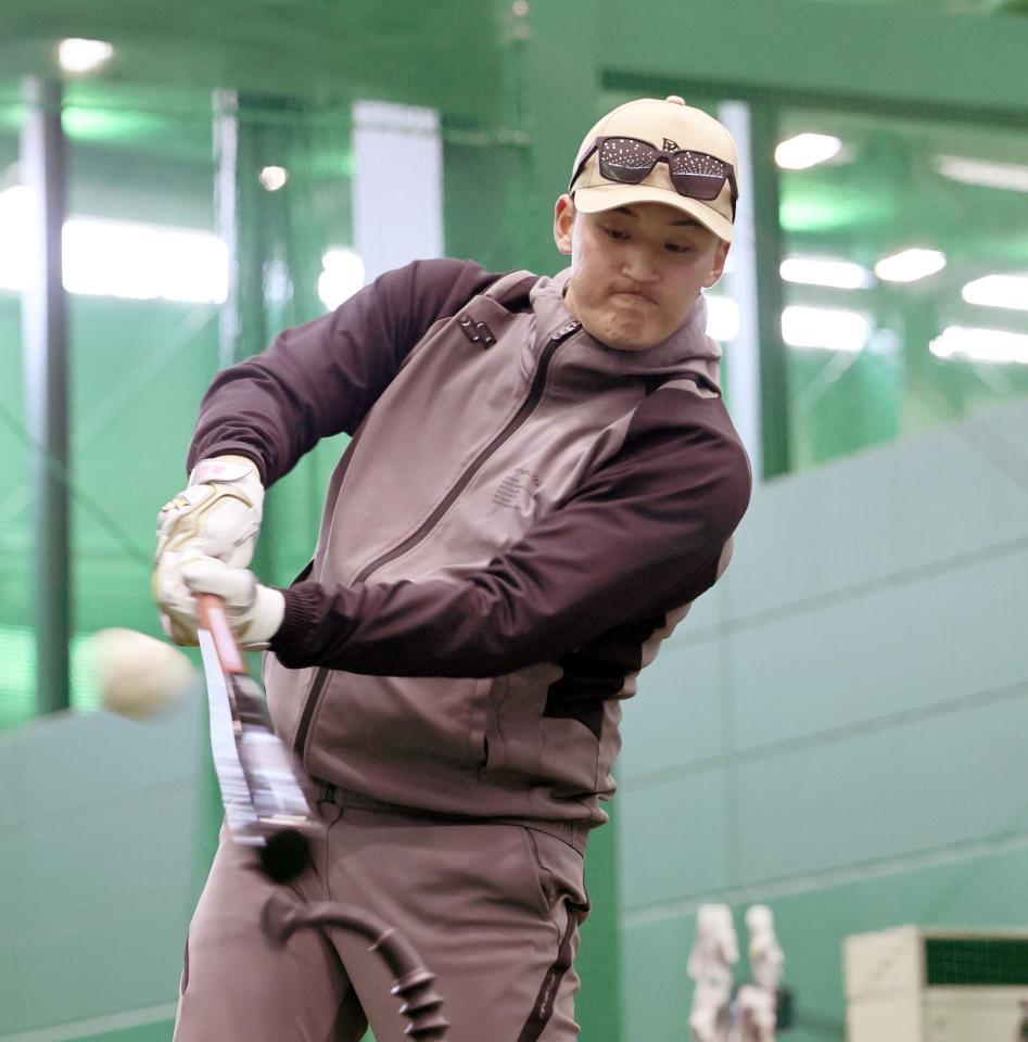 　打撃練習をする元山（撮影・田中太一）