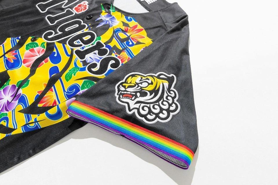 国際通りデザインユニフォーム袖（球団提供）