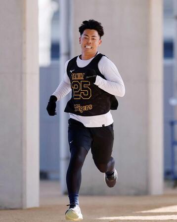 　ダッシュを繰り返す谷端（撮影・西田忠信）