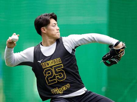 力強くキャッチボールする谷端（撮影・西田忠信）