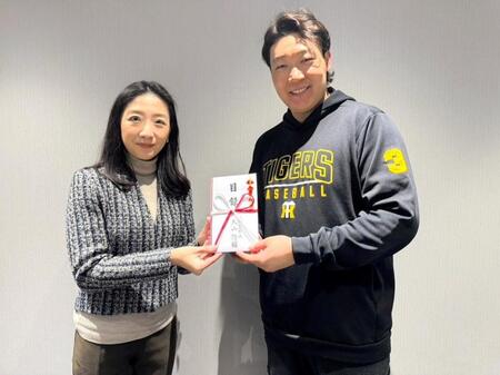 公益社団法人アニマル・ドネーションに寄付した大山（球団提供）