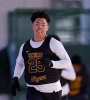 ダッシュを繰り返す谷端（撮影・西田忠信）