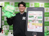 ｅ-Ｔａｘを体ＰＲする高寺（撮影・山口登）