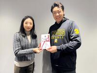 公益社団法人アニマル・ドネーションに寄付した大山（球団提供）