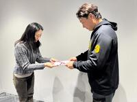 公益社団法人アニマル・ドネーションに寄付した大山（球団提供）