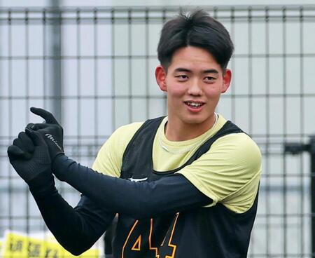 ベースランニングに参加し笑顔を見せる早瀬（撮影・立川洋一郎）