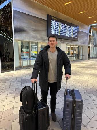 来日したディベイニー（球団提供）