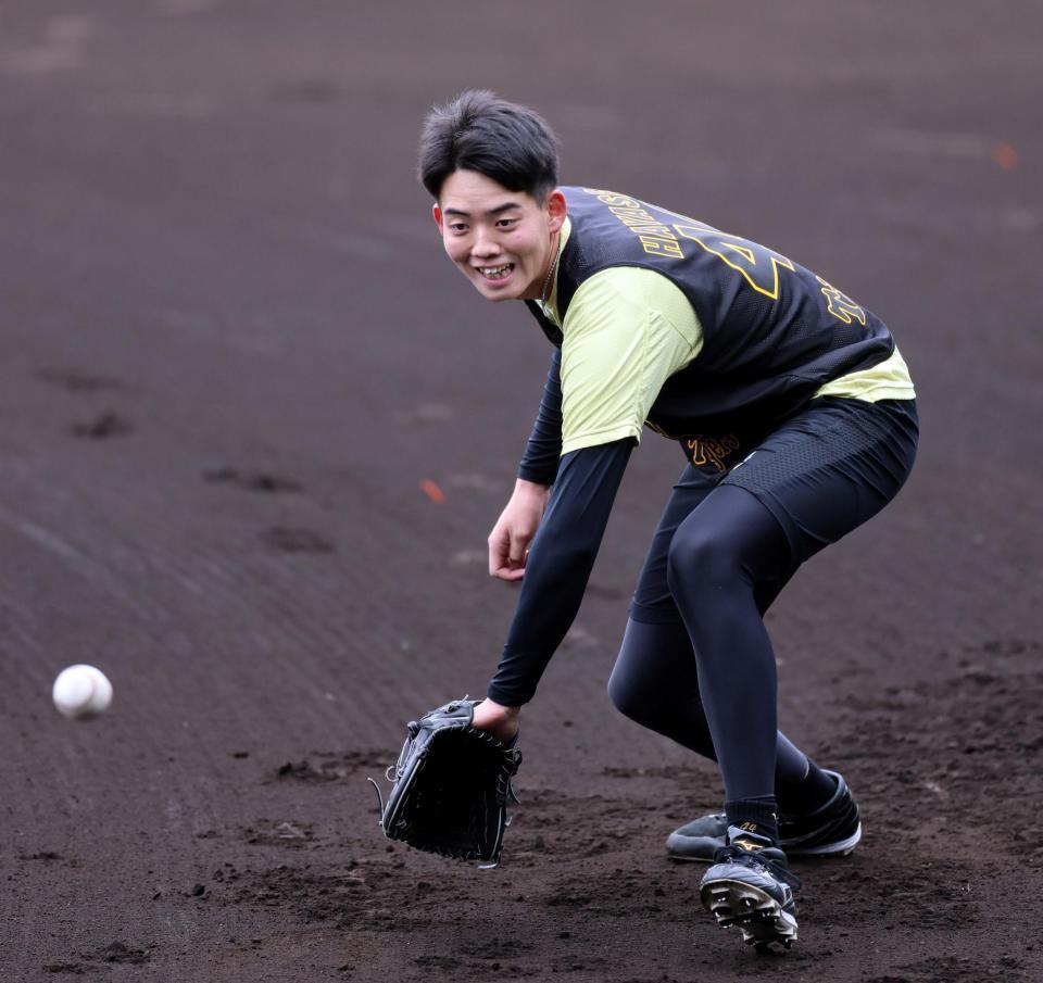 ノックを受ける早瀬（撮影・山口登）