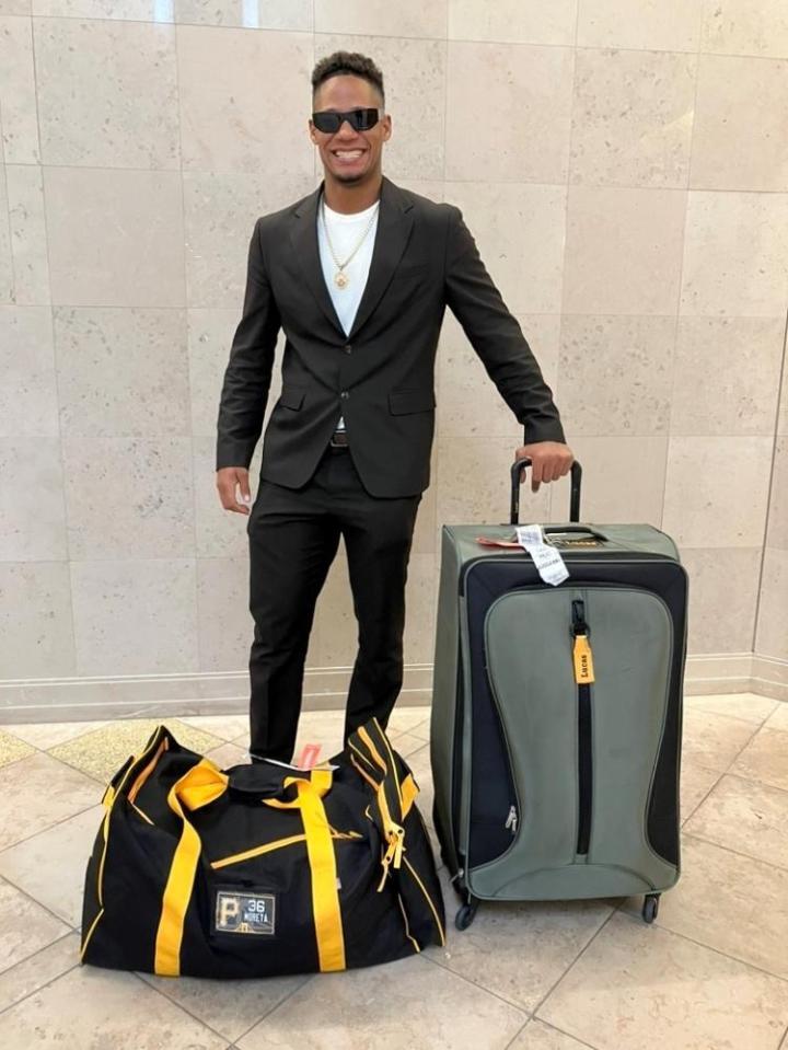 笑顔で来日したモレッタ（球団提供）