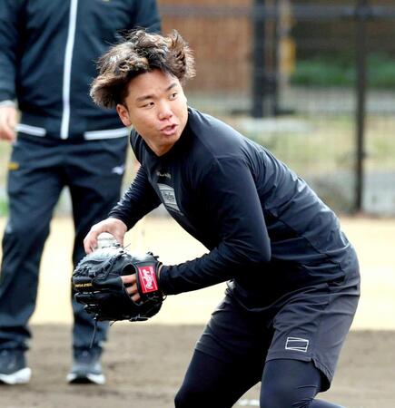 阪神・村上 新グラブでGG&沢村賞つかむ ローリングスとアドバイザリー契約 北欧寒冷地育ち牛の原皮使った硬めの逸品