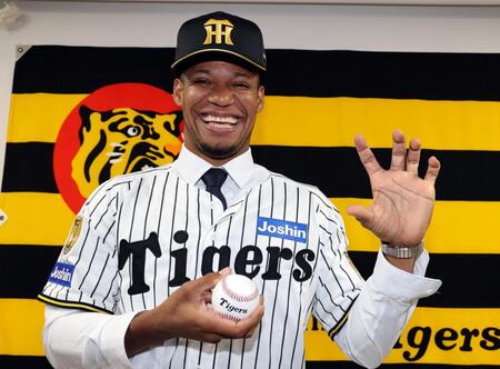 笑顔でポーズを決めるダウリ・モレッタ（撮影・山口登）