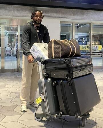 再来日したドリス（球団提供）