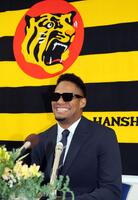 入団会見の席に就くダウリ・モレッタ（撮影・山口登）