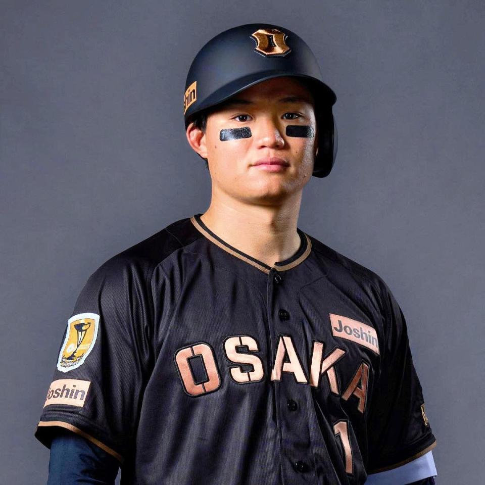 ブラックユニホームを身にまとった森下（球団提供）