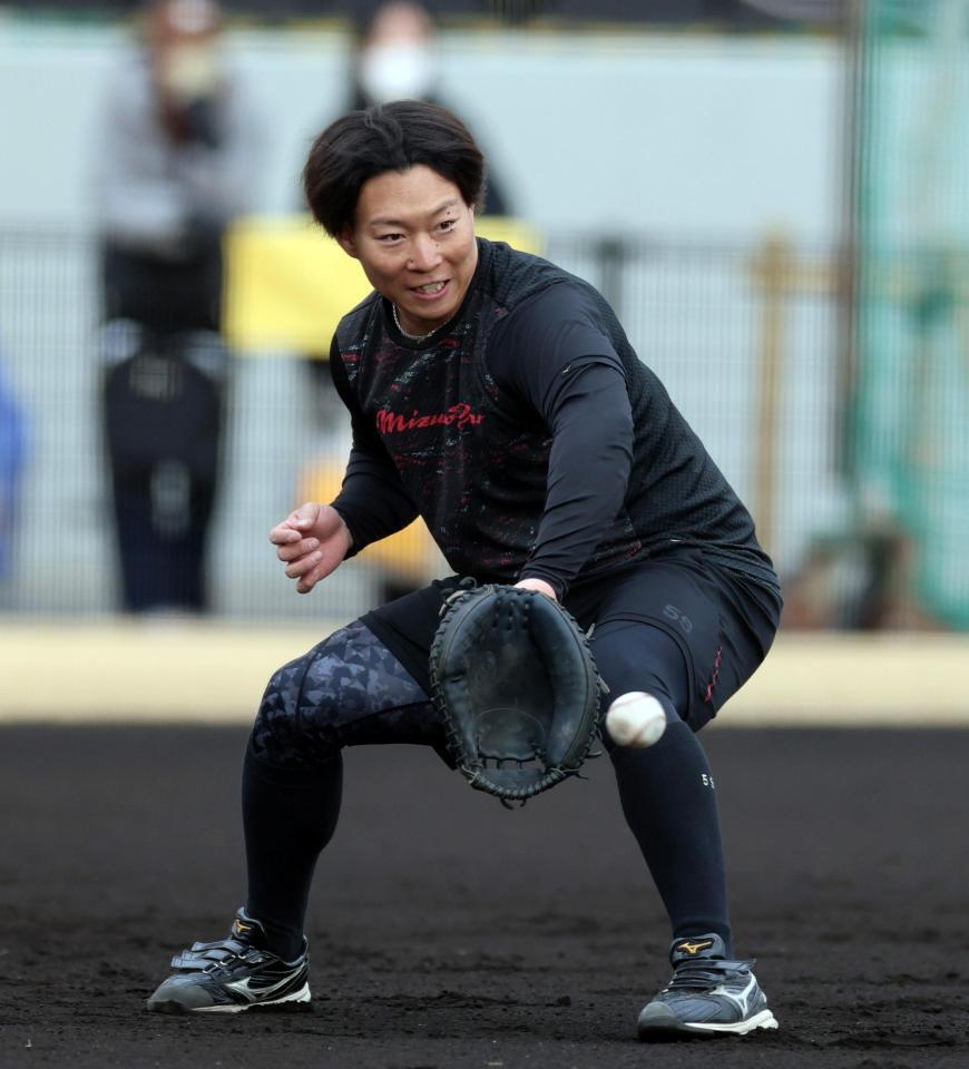 ノックを受ける藤田（撮影・山口登）