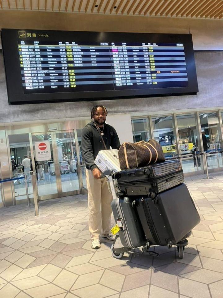 再来日したドリス（球団提供）