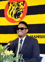 　入団会見の席に就くモレッタ（撮影・山口登）