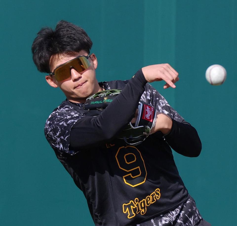 キャッチボールをする立石（撮影・立川洋一郎）