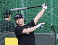 フリー打撃をする浜田（撮影・田中太一）