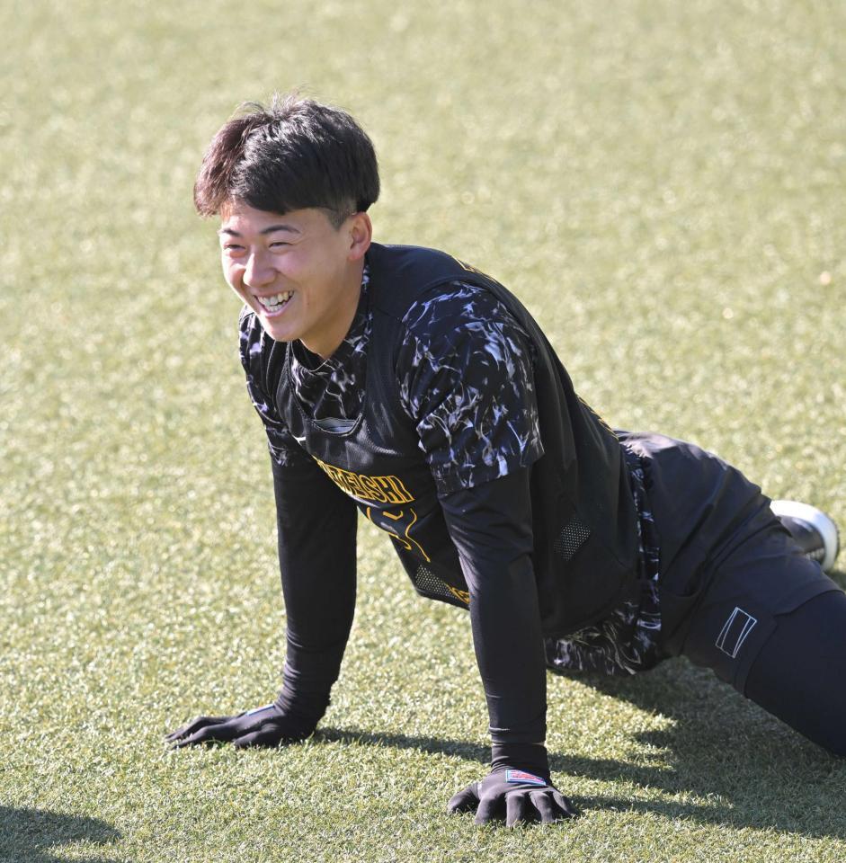 　練習の合間に笑顔を見せる立石（撮影・飯室逸平）