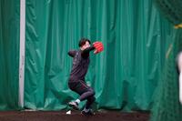 ブルペンで投げ込む阪神・門別啓人＝宜野座（撮影・西田忠信）