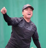 投球後に声を上げる阪神・村上頌樹＝宜野座（撮影・西田忠信）