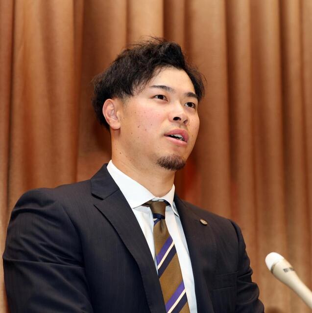 阪神・佐藤輝 単年総額5億円で更改