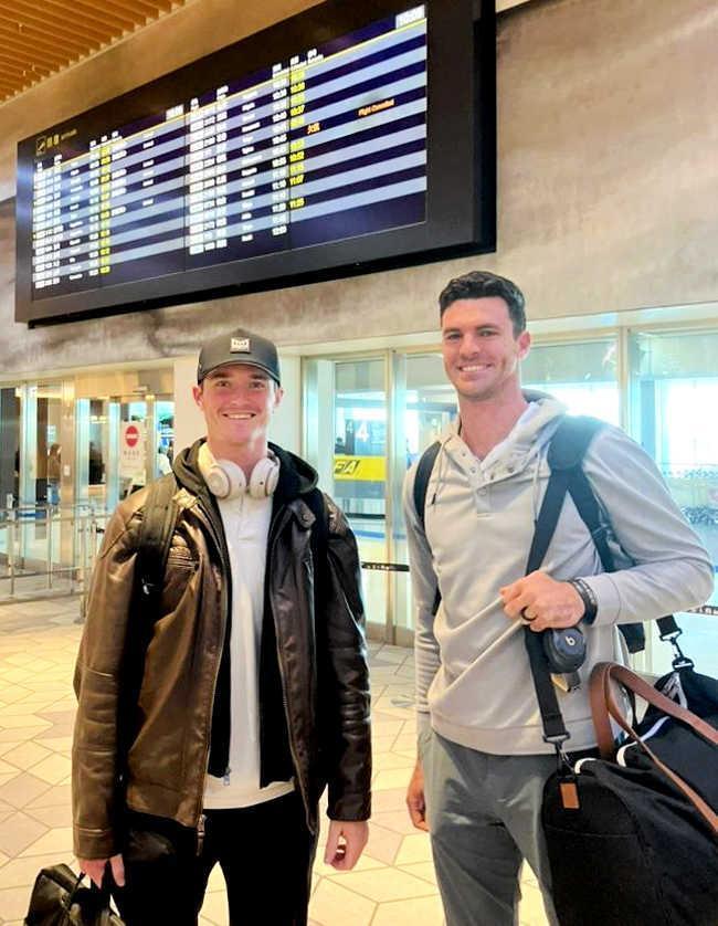 　来日したルーカス（左）とラグズデール（球団提供）