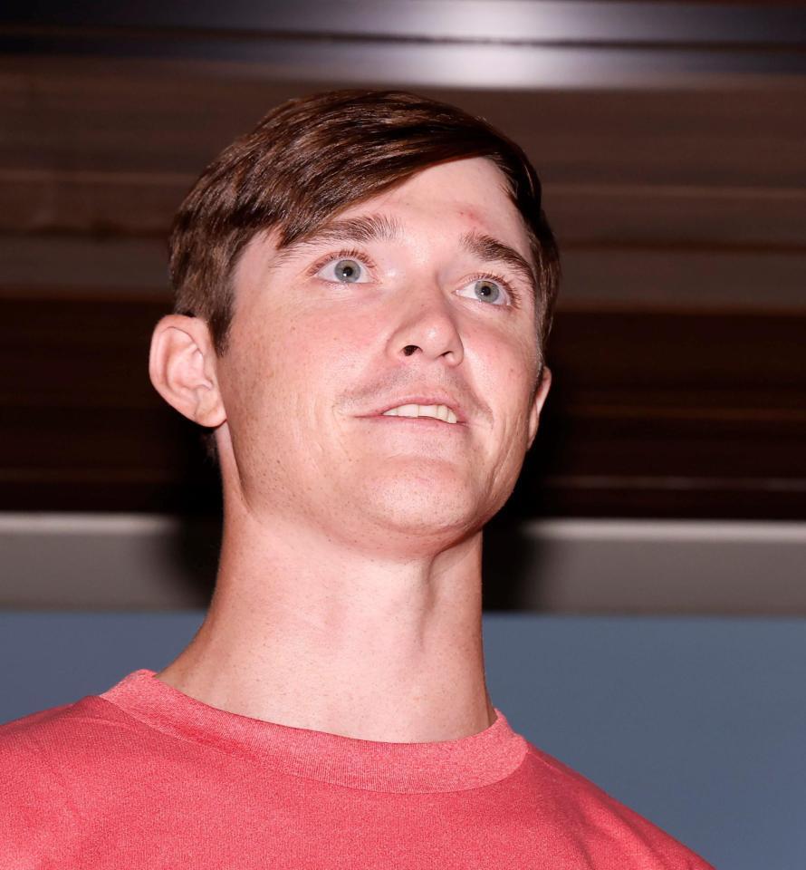 入団会見するルーカス（撮影・西田忠信）