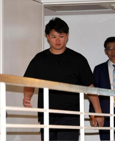 ミーティング会場に向かう森下（撮影・山口登）