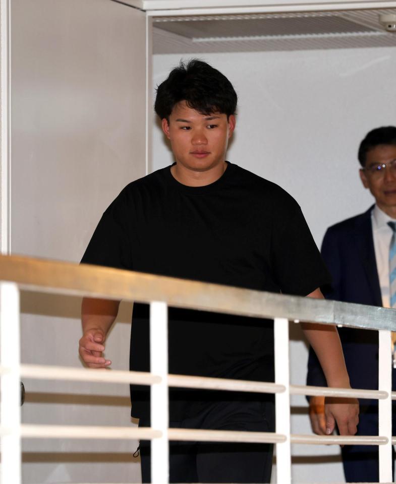 ミーティング会場に向かう森下（撮影・山口登）