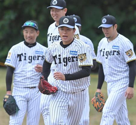 キャンプ初日からハツラツとした動きを見せる高橋（撮影・飯室逸平）
