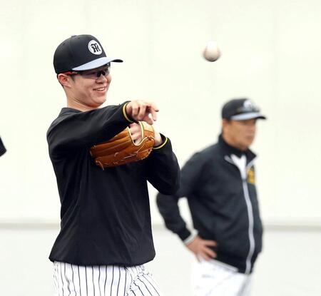 早出で守備練習する中野（撮影・山口登）