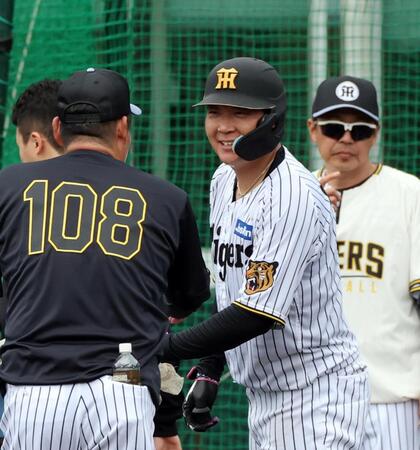 ランチ特打を終え笑顔を見せる大山（撮影・山口登）