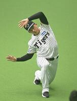 阪神・ドラ1立石 平田2軍監督が熱視線 ノーステップ打法でも存在感