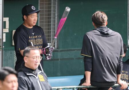 大山もアクアバットを持つ（撮影・田中太一）