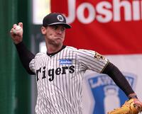 初ブルペンで力投するラグズデール（撮影・西田忠信）