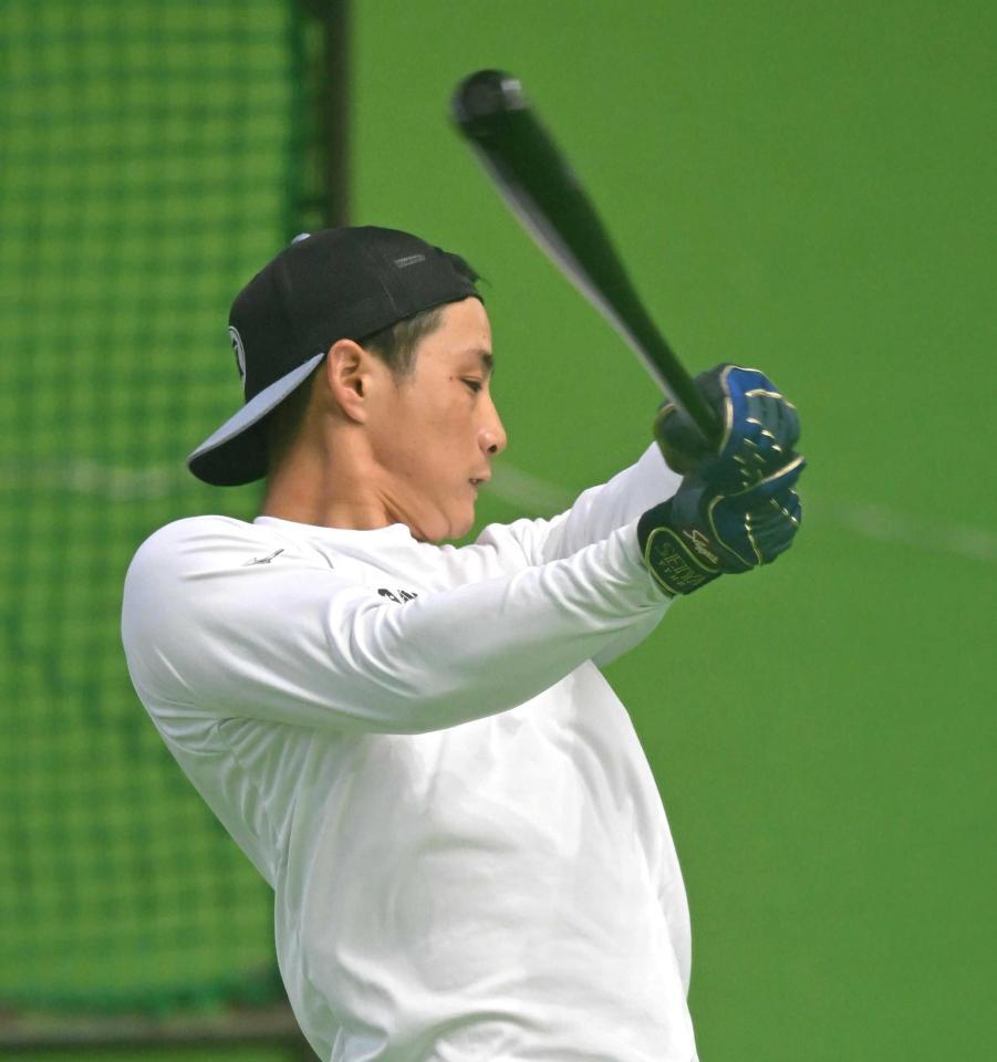 　早出で打撃練習する木浪