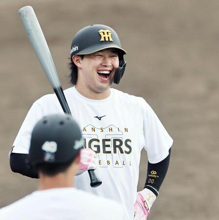阪神・浜田“虎１号”右へ豪快アピール　内川流「右打ち」極意さっそく発揮　初安打も右へ二塁打