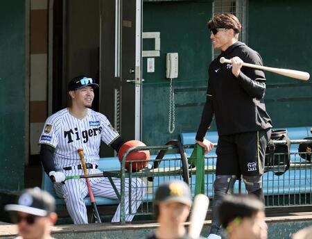 阪神・糸井嘉男ＳＡ　百崎にバトルロープ誘われるも「僕はカメラ回らんとやらへんで、それぐらいあれはキツい（笑）」【一問一答】