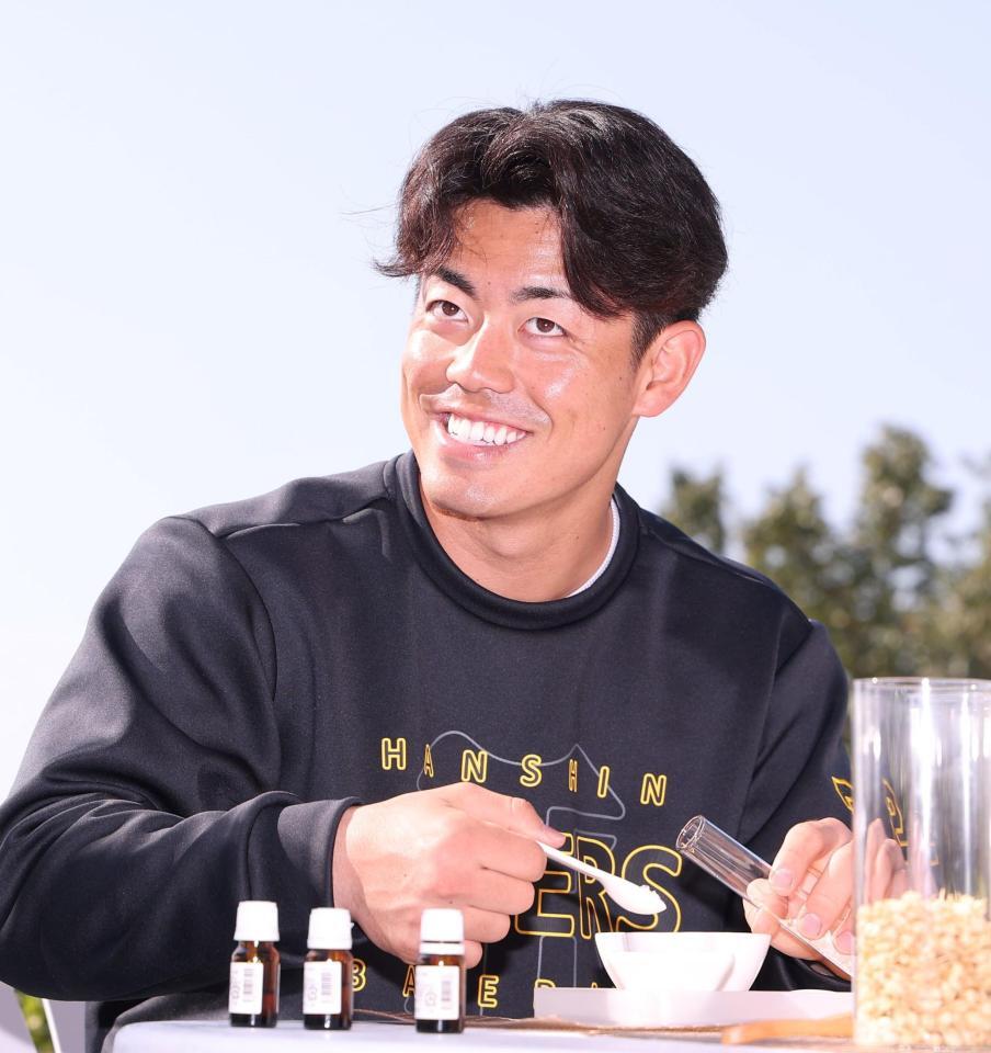 「オリジナルバスソルトづくり」に参加し笑顔を見せる谷端（撮影・西田忠信）