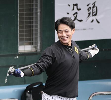 笑顔を見せる木浪（撮影・田中太一）