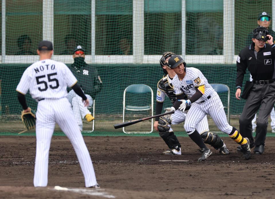 　シート打撃で百崎を左飛に打ち取る能登（撮影・山口登）