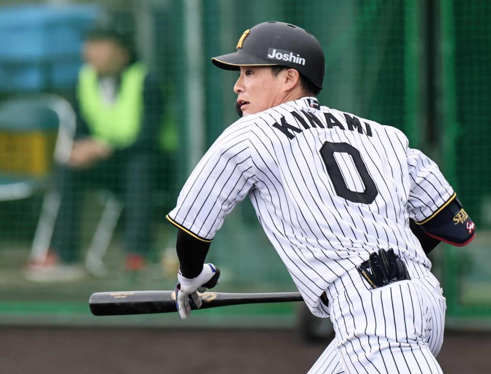 　シート打撃で二塁打を放つ木浪（撮影・田中太一）